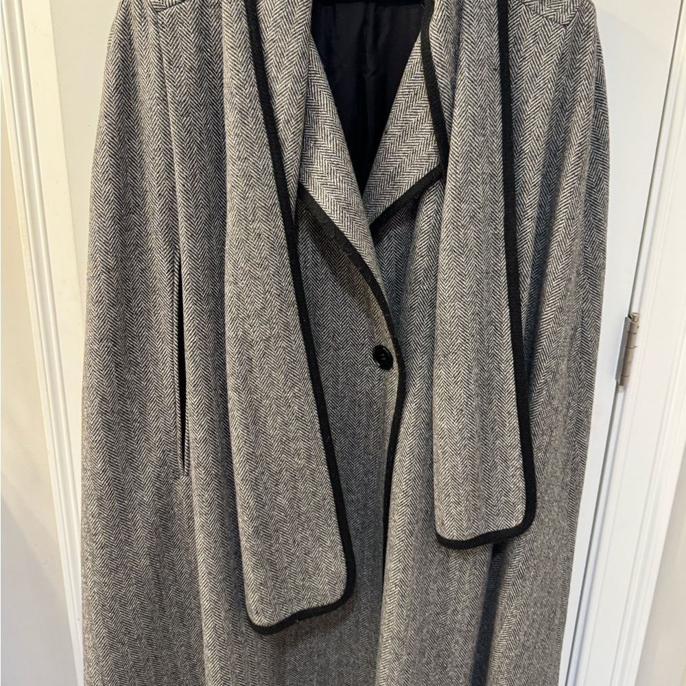 Vintage Alorna Woolmark Blend Gray Cream Herringbone Cape Coat
Women's-One Size.